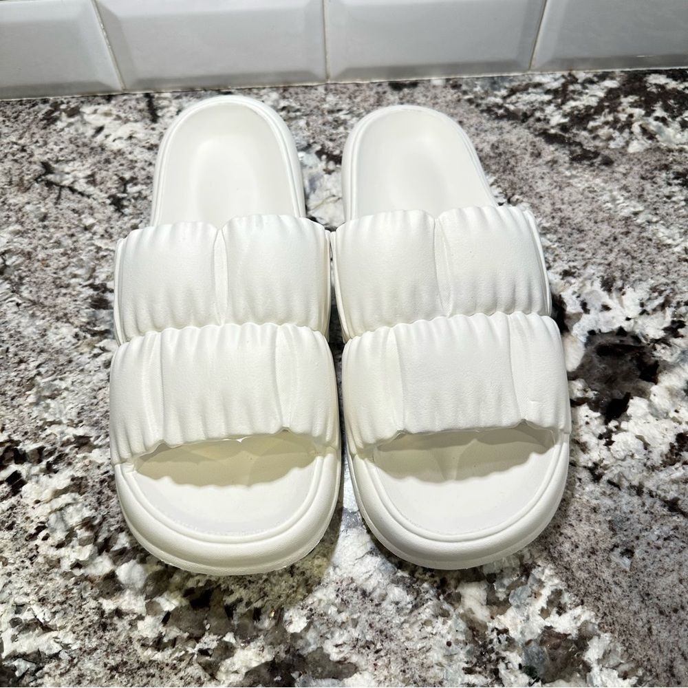 NWOT Slide Slipper Sandals Size 11